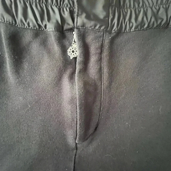 Les Bengamins Joggers - Picture 13 of 13